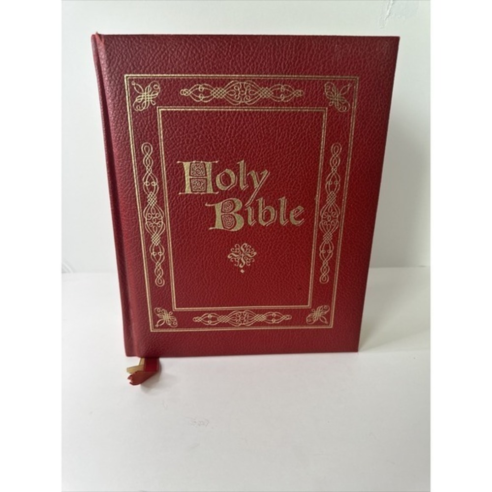 HOLY BIBLE: FAMILY HERITAGE EDITION WORLD BIBLE VERY GOOD CONDITION Illustrated